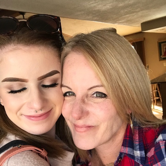 Meet your Posher, Dawn - Picture 5 of 5